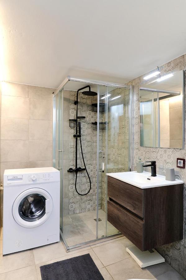 Venias Two-Bedroom Apartment Kallimarmaro And Zappeio Area Athens Ngoại thất bức ảnh