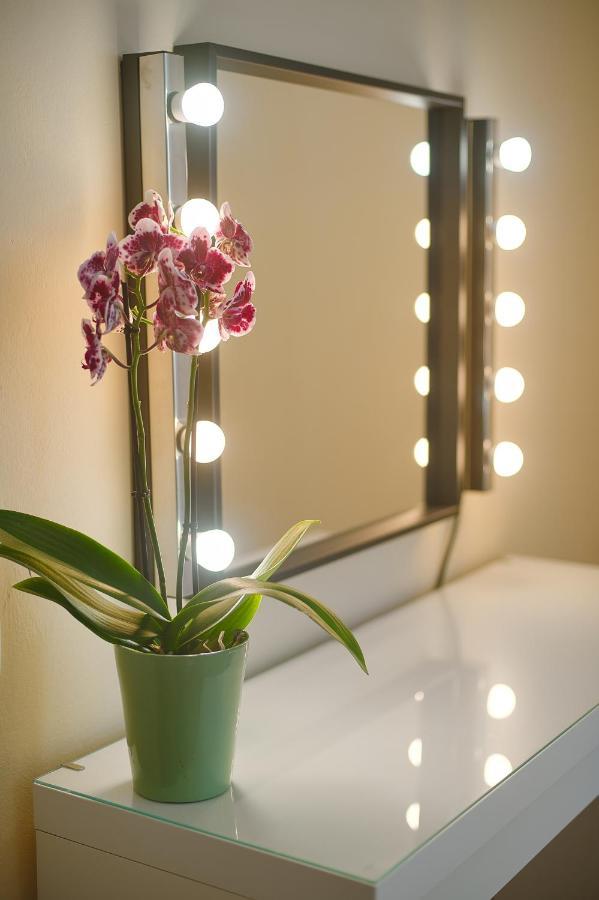 Venias Two-Bedroom Apartment Kallimarmaro And Zappeio Area Athens Ngoại thất bức ảnh