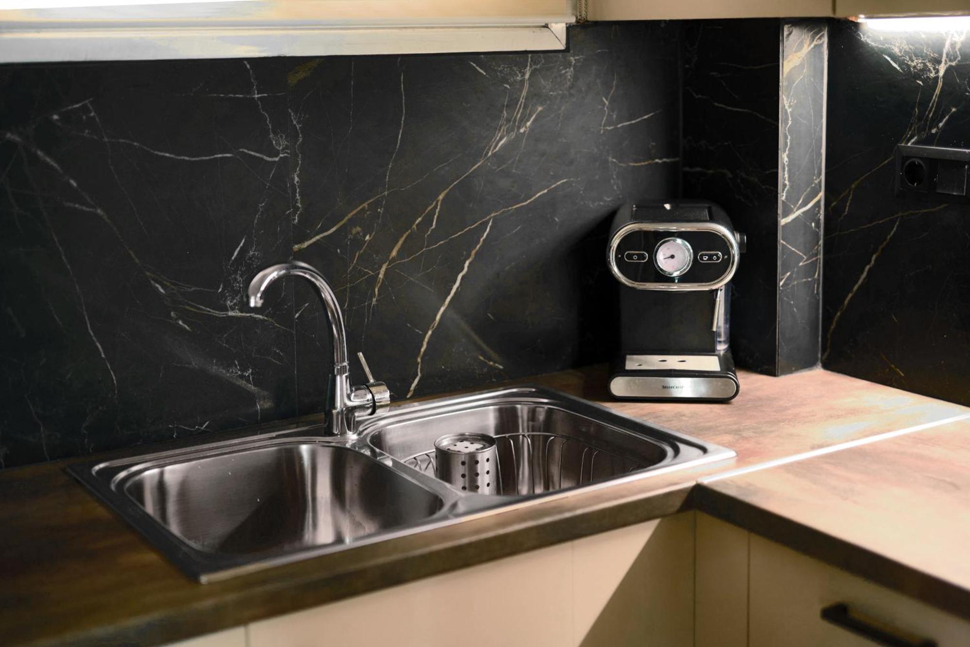 Venias Two-Bedroom Apartment Kallimarmaro And Zappeio Area Athens Ngoại thất bức ảnh